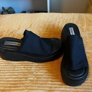 Steve Madden Urban Outfitters Exclusive Scrunchy Platform Sandal Black 9